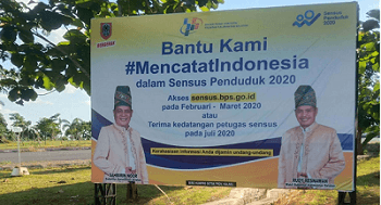 Pemasangan Baliho Sensus Penduduk 2020 oleh Biro Humas dan Protokol Pemprov Kalimantan Selatan