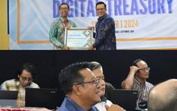 BPS of South Kalimantan Provinces Awarded for Best Data Exchange Partner from General of Treasury