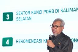 Head of Statistic of South Kalimantan Province Presents the Economic Condition of South Kalimantan