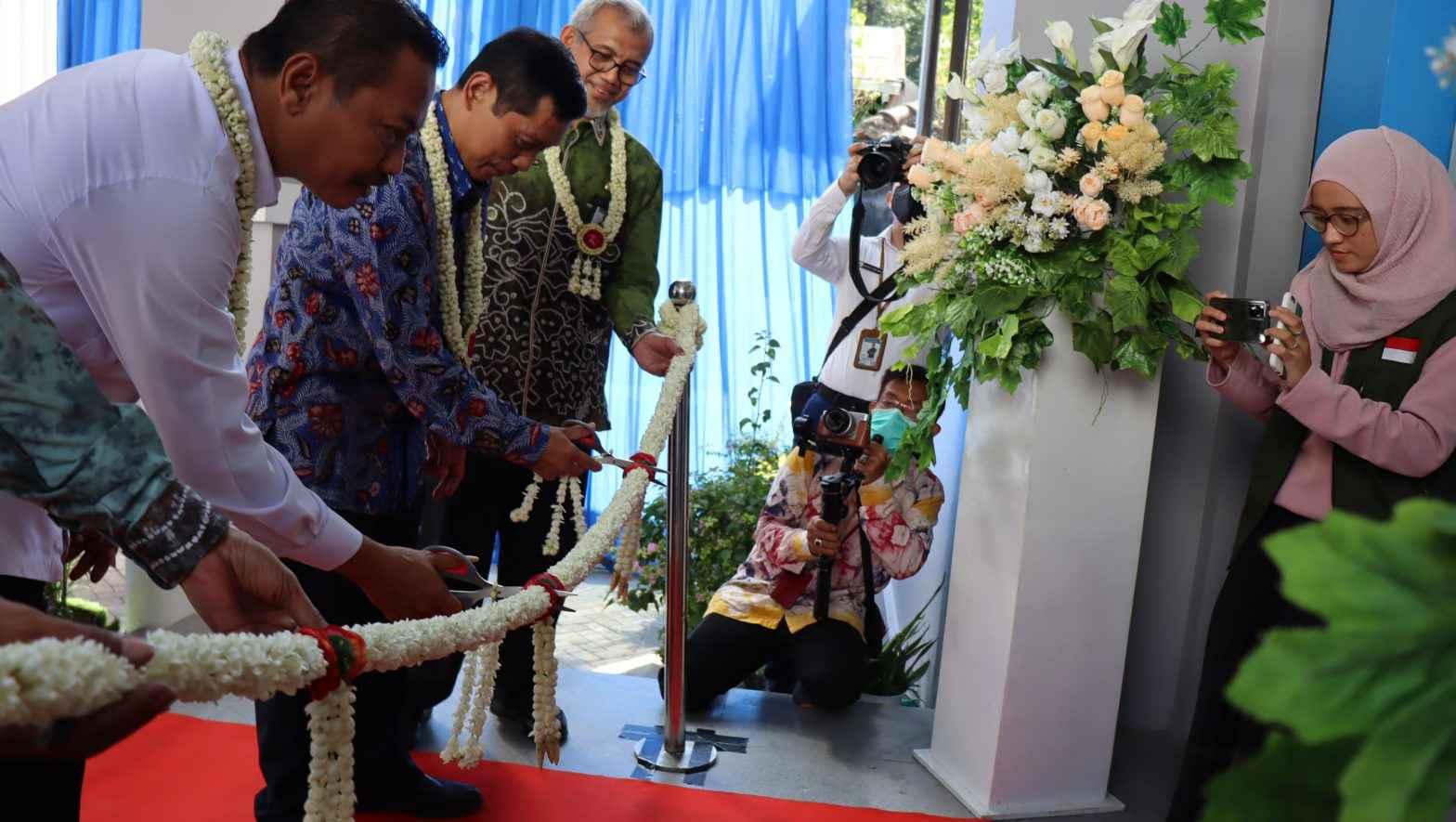 Sestama Inaugurates the New Office Building of Statistic of Banjarbaru City